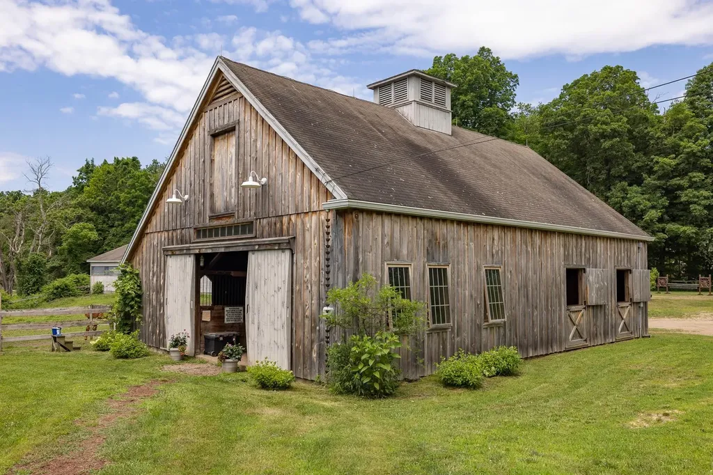 298 Exeter Road Hampton Falls NH 03844