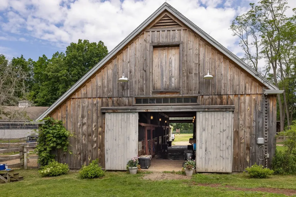 298 Exeter Road Hampton Falls NH 03844