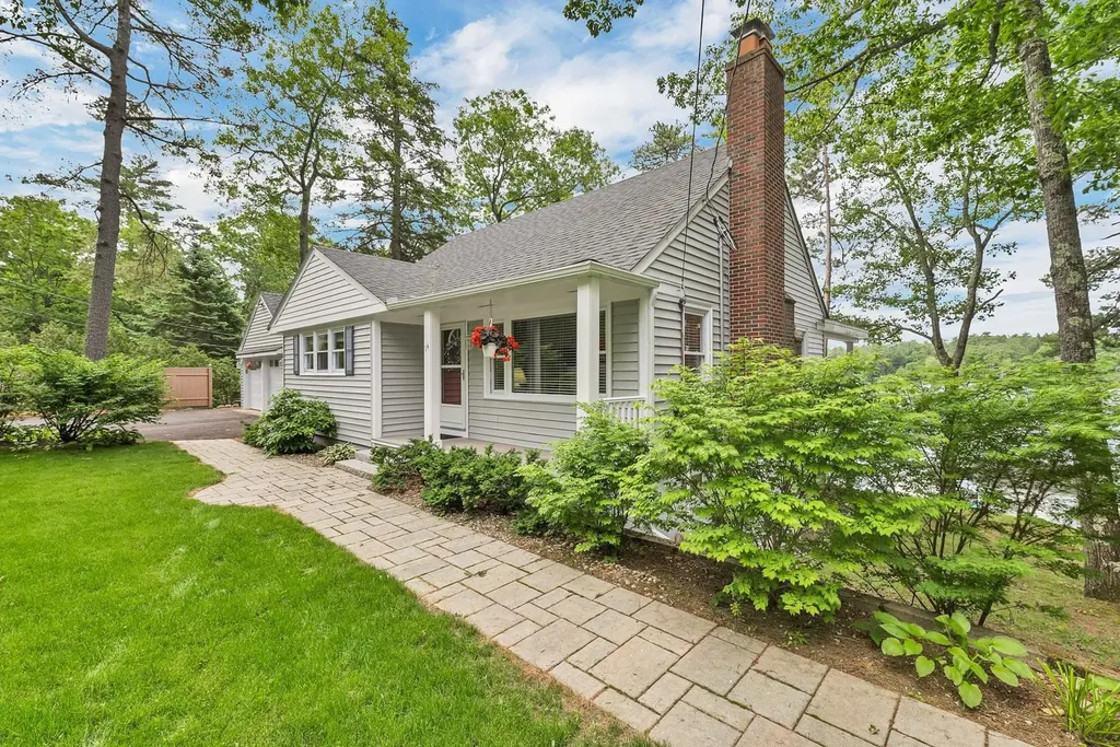 14 Governor Wentworth Highway Tuftonboro NH 03816