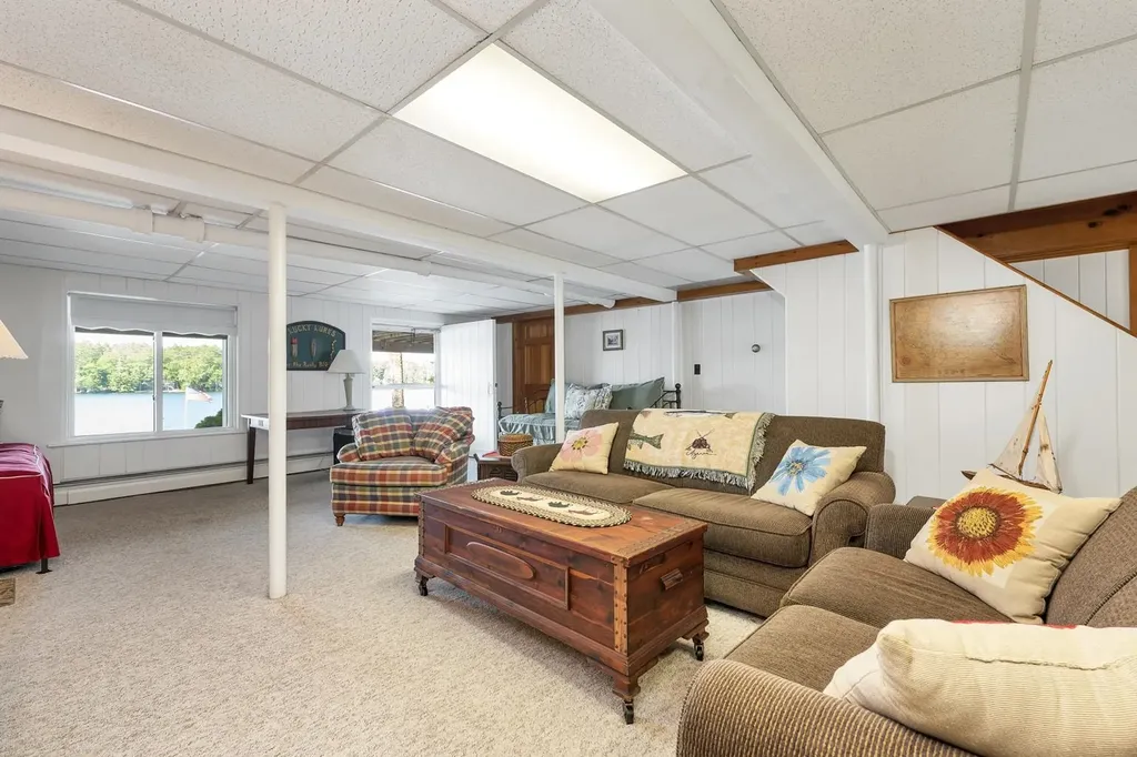 14 Governor Wentworth Highway Tuftonboro NH 03816