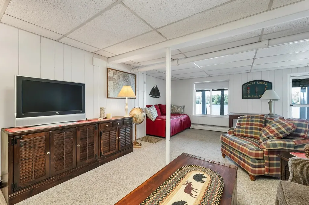 14 Governor Wentworth Highway Tuftonboro NH 03816