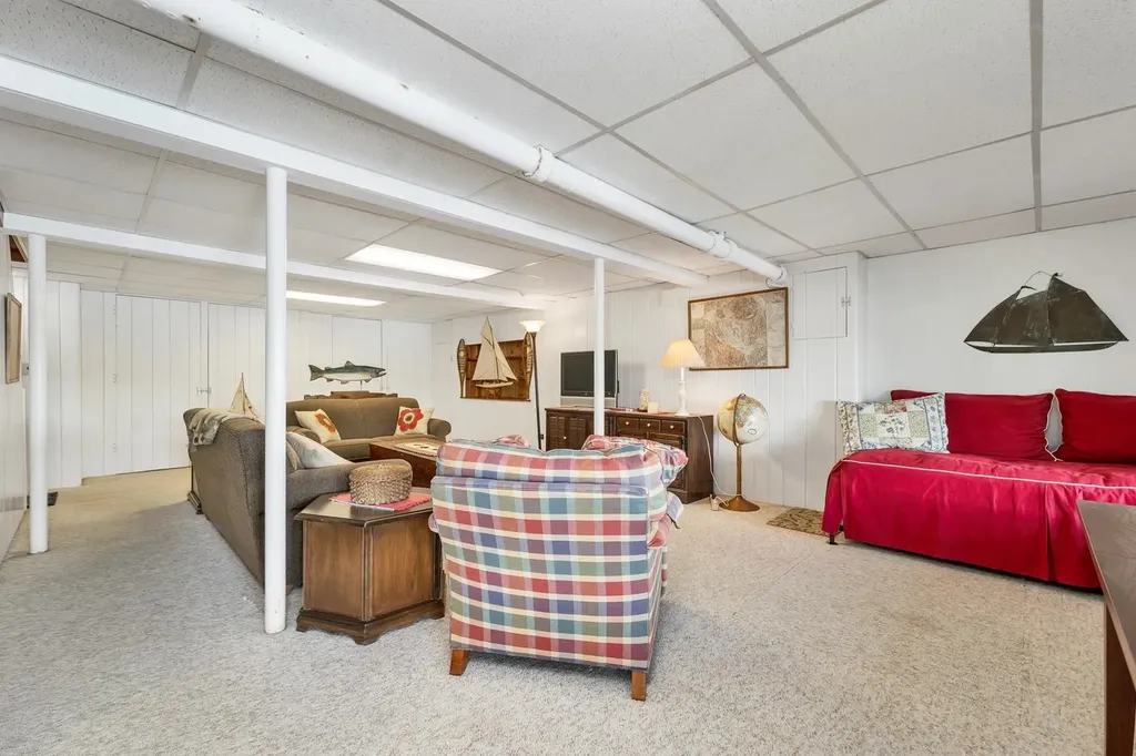 14 Governor Wentworth Highway Tuftonboro NH 03816