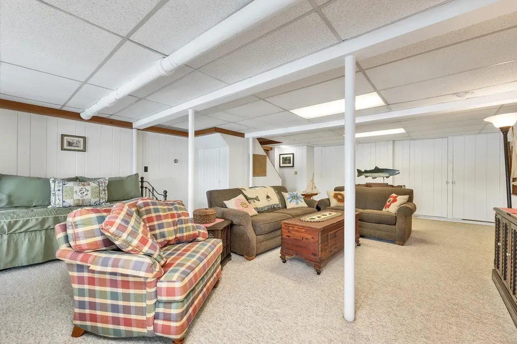 14 Governor Wentworth Highway Tuftonboro NH 03816