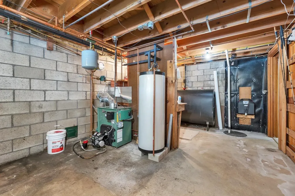 14 Governor Wentworth Highway Tuftonboro NH 03816