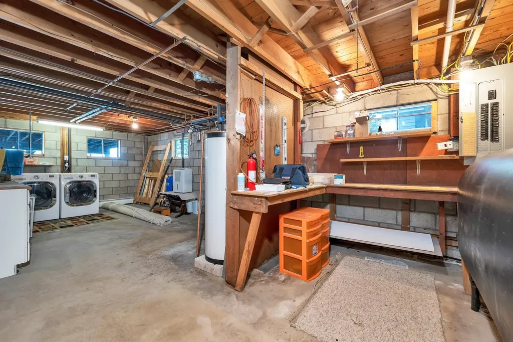 14 Governor Wentworth Highway Tuftonboro NH 03816