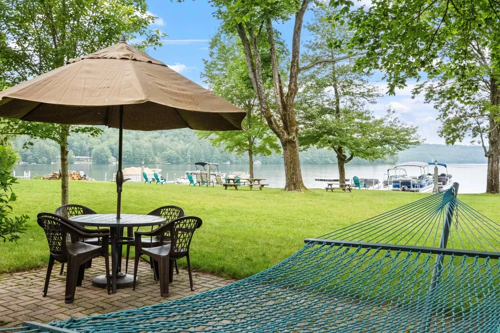 16 Perkins Lane Holderness NH 03245