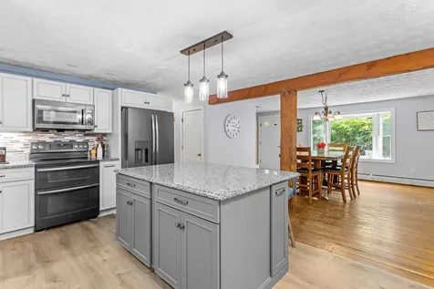 20 Wedgewood Drive Londonderry NH 03053