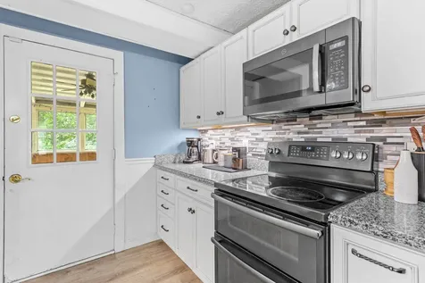 20 Wedgewood Drive Londonderry NH 03053