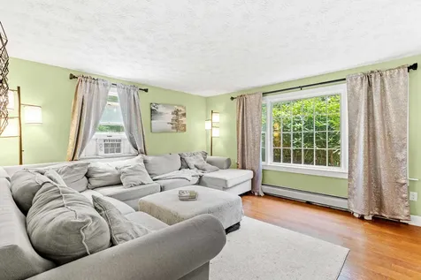 20 Wedgewood Drive Londonderry NH 03053