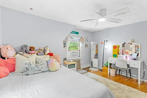 20 Wedgewood Drive Londonderry NH 03053