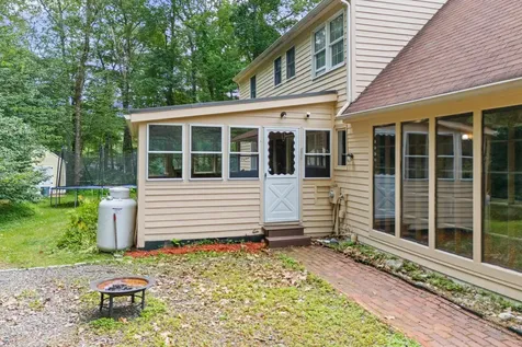 20 Wedgewood Drive Londonderry NH 03053