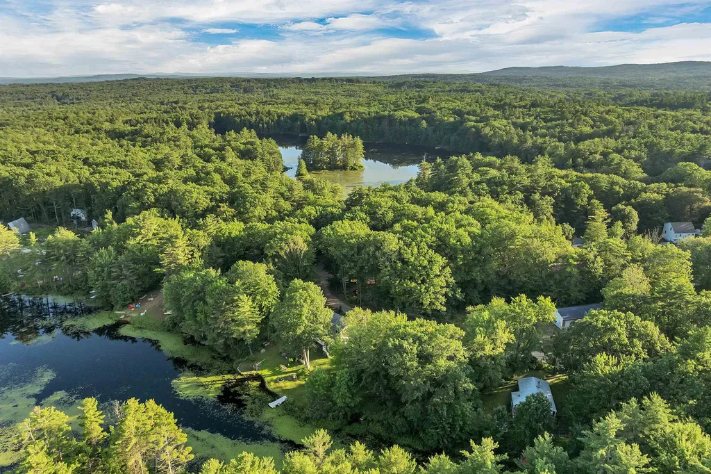 19 Sherwood Forest Drive Canterbury NH 03224