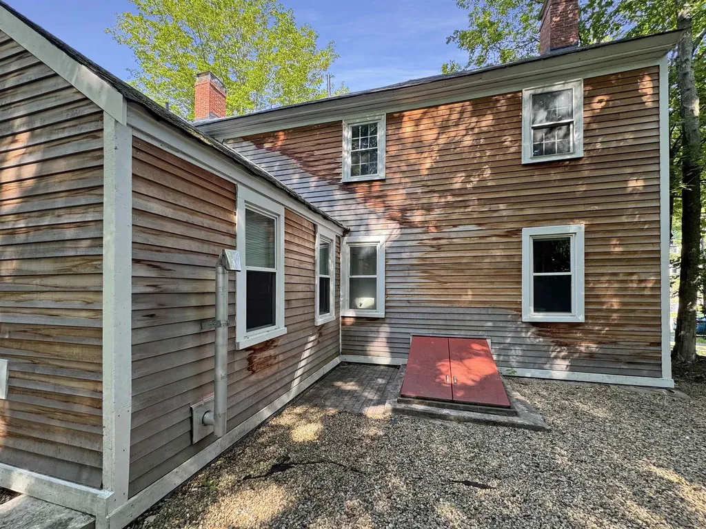 23 Exeter Road Newmarket NH 03857