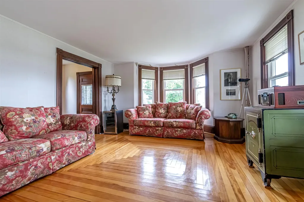 2 Pleasant Street Wolfeboro NH 03894