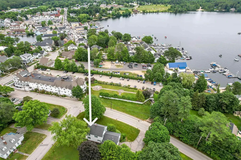 2 Pleasant Street Wolfeboro NH 03894