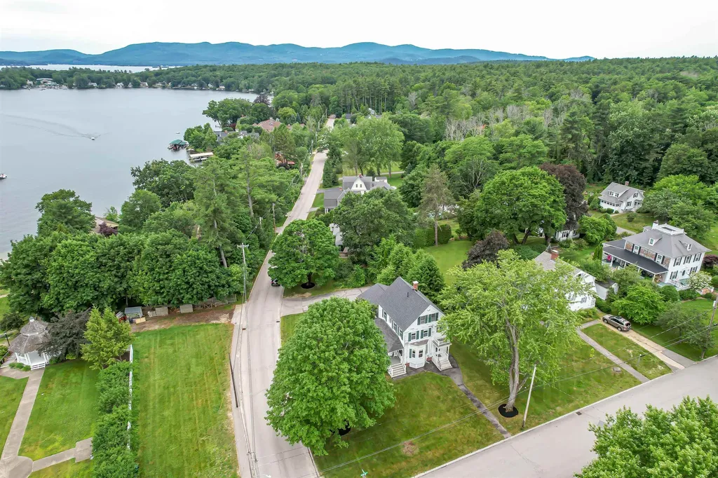 2 Pleasant Street Wolfeboro NH 03894