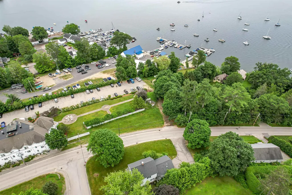 2 Pleasant Street Wolfeboro NH 03894