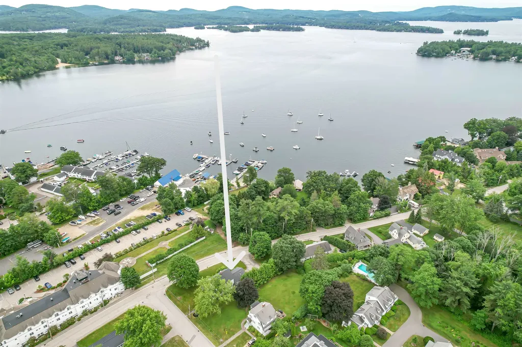 2 Pleasant Street Wolfeboro NH 03894