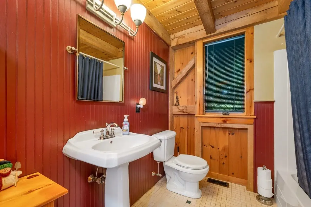 9 Lakewood Drive Gilmanton NH 03837