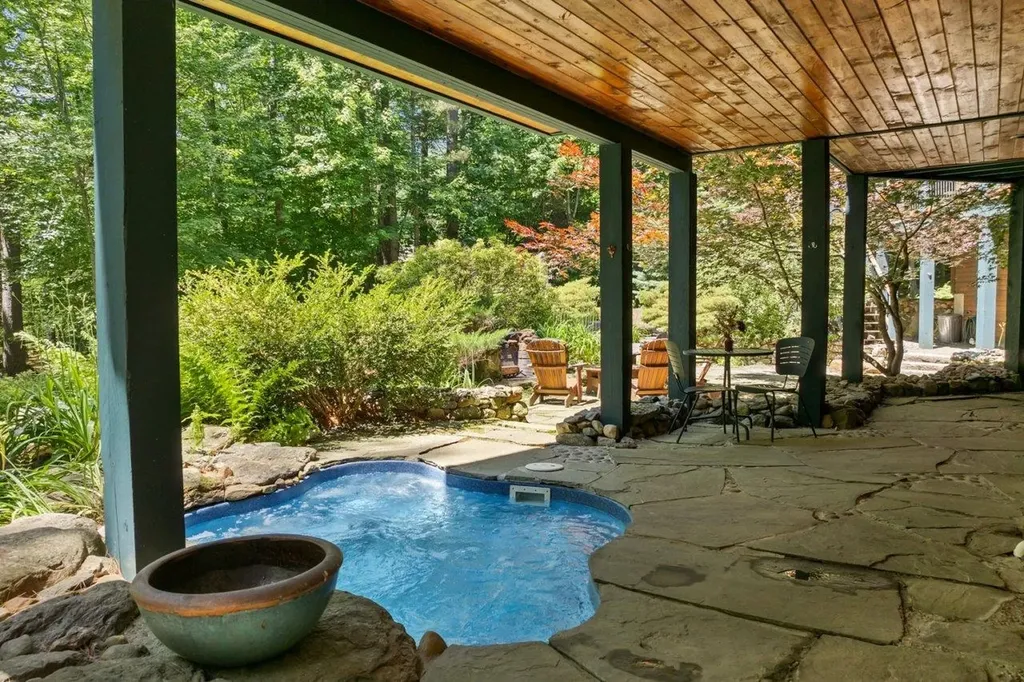 9 Lakewood Drive Gilmanton NH 03837