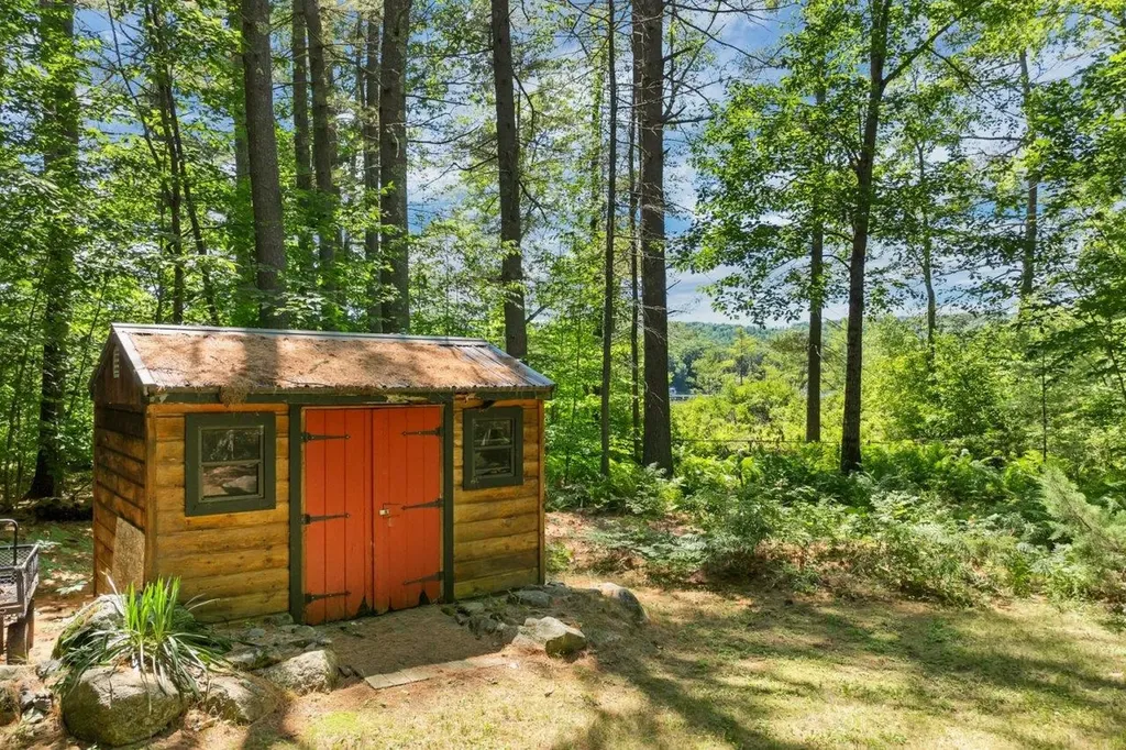 9 Lakewood Drive Gilmanton NH 03837