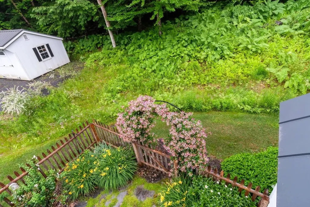 37 Kenyon Road Plainfield NH 03781