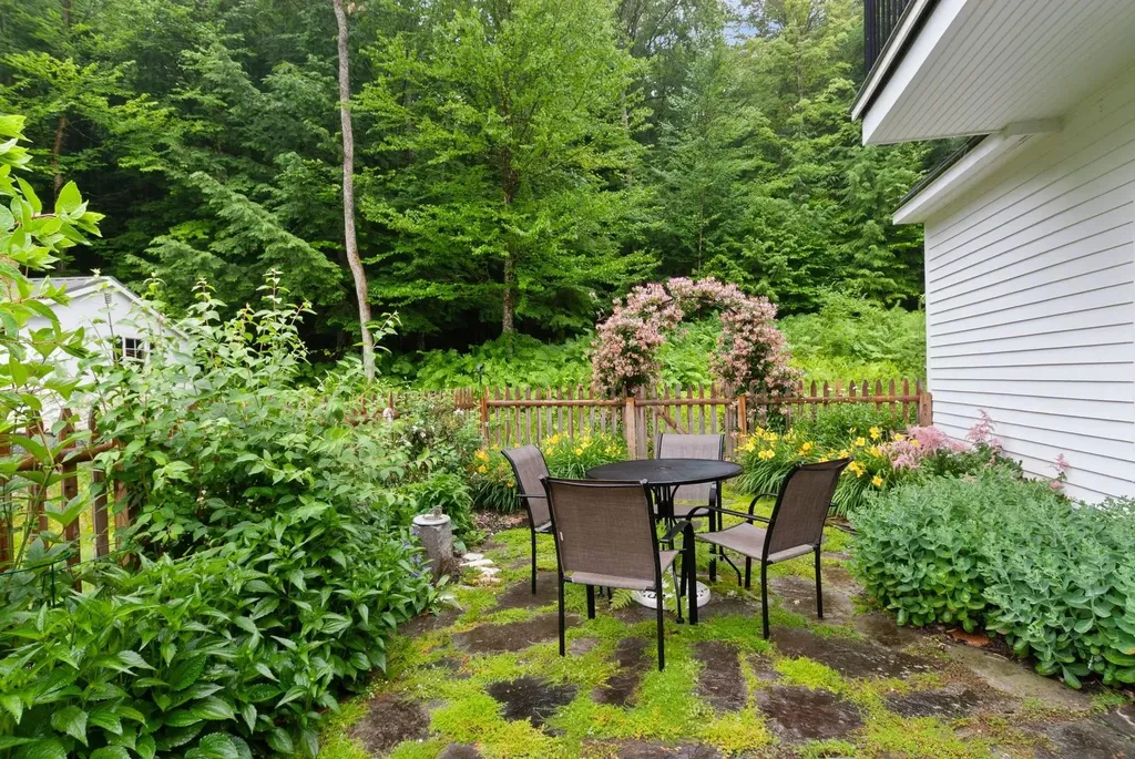 37 Kenyon Road Plainfield NH 03781