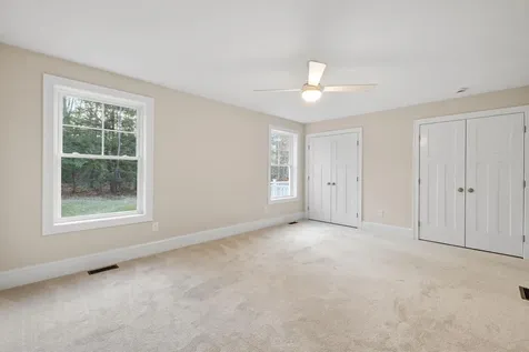 24 Gypsum Lane Chester NH 03036