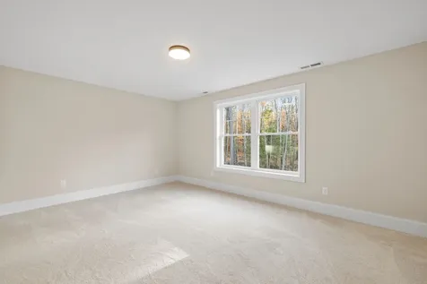 24 Gypsum Lane Chester NH 03036