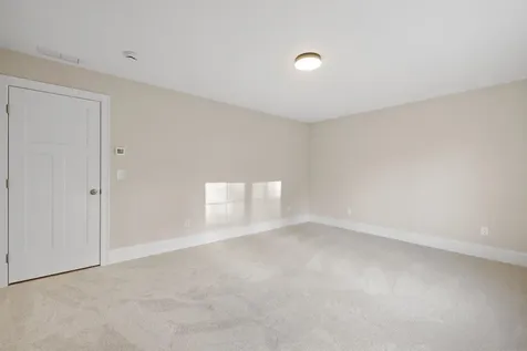 24 Gypsum Lane Chester NH 03036