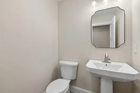 24 Gypsum Lane Chester NH 03036