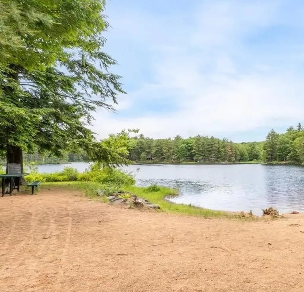 19 Sherwood Forest Drive Canterbury NH 03224