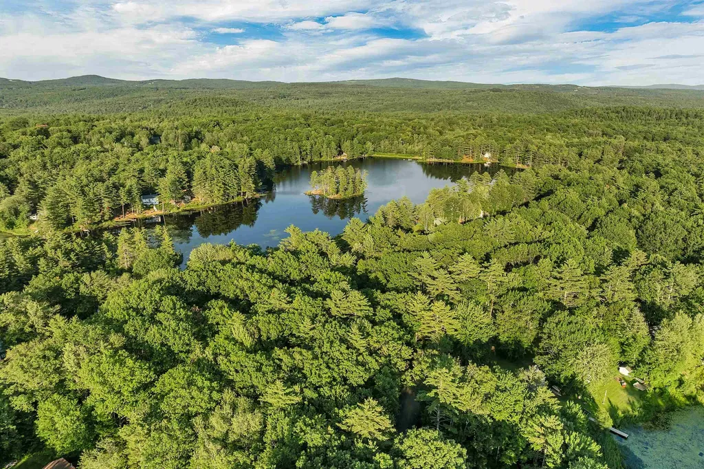 19 Sherwood Forest Drive Canterbury NH 03224