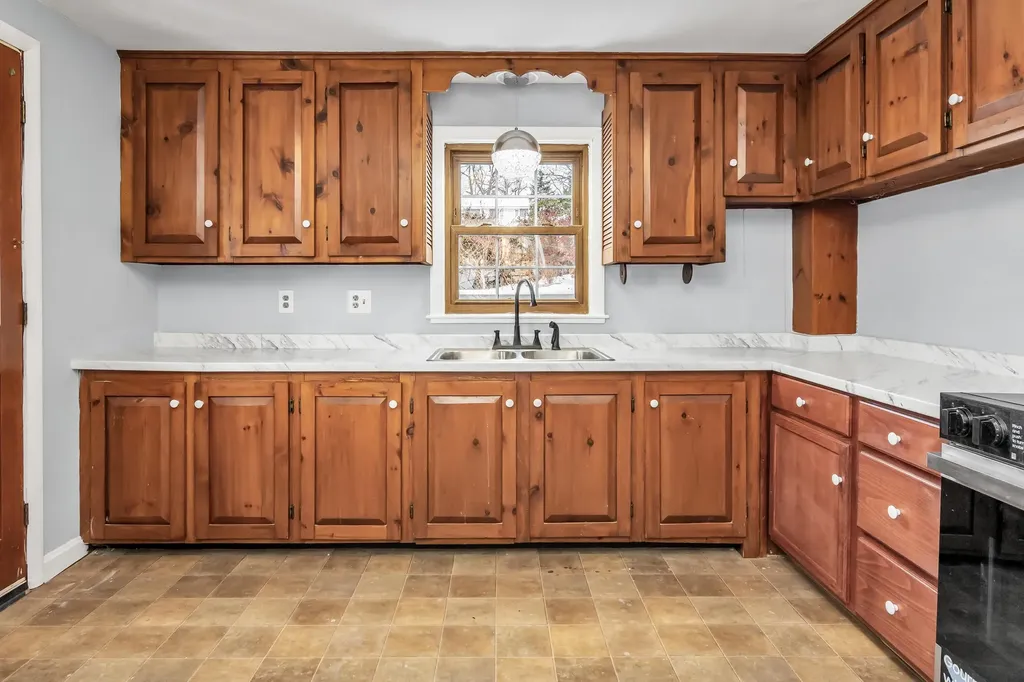 354 Seames Drive Manchester NH 03103