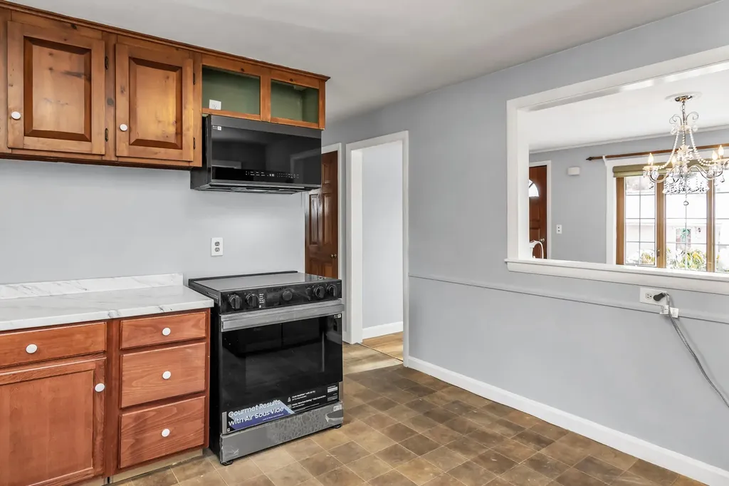 354 Seames Drive Manchester NH 03103