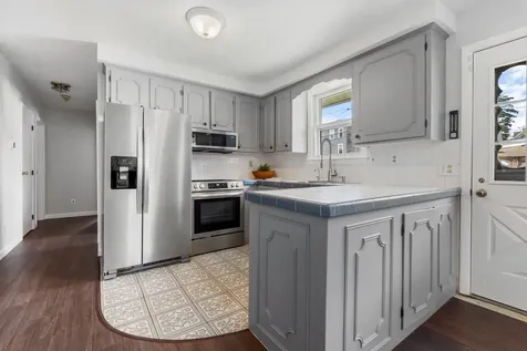 492 Cedar Street Manchester NH 03103