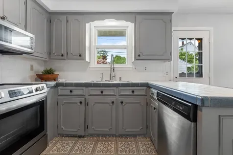 492 Cedar Street Manchester NH 03103