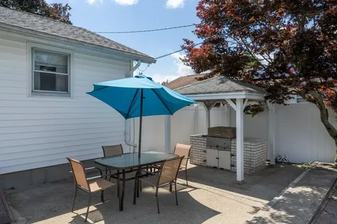 492 Cedar Street Manchester NH 03103