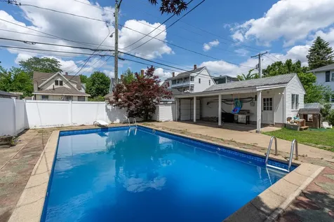 492 Cedar Street Manchester NH 03103