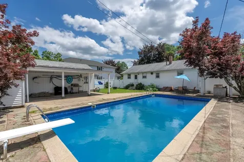 492 Cedar Street Manchester NH 03103