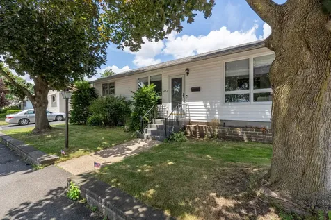 492 Cedar Street Manchester NH 03103