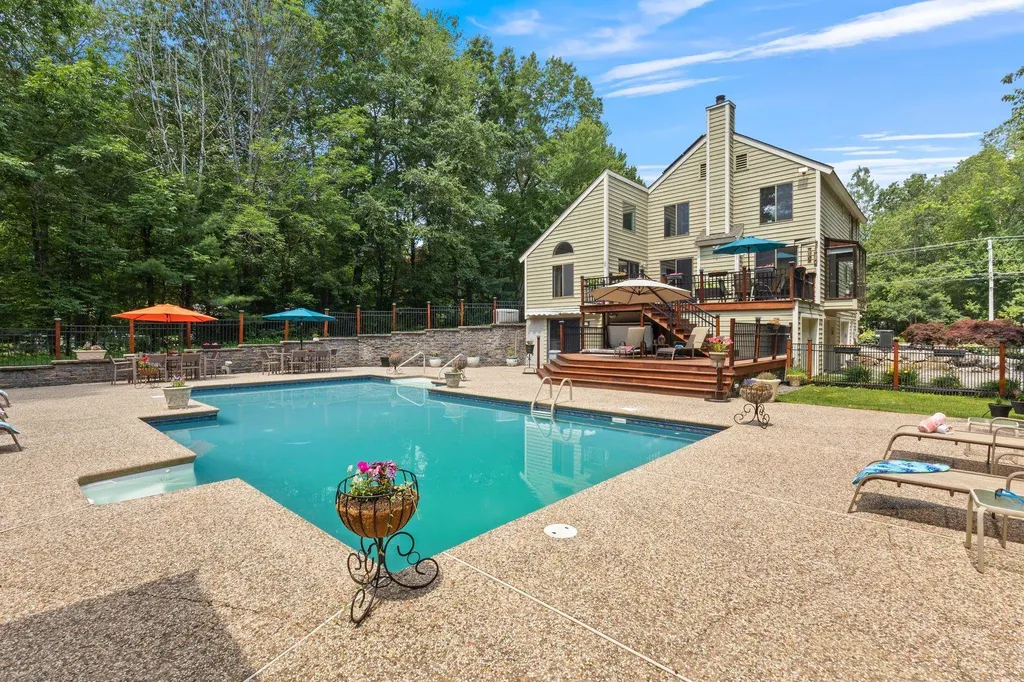 3 Dubeau Drive Derry NH 03038