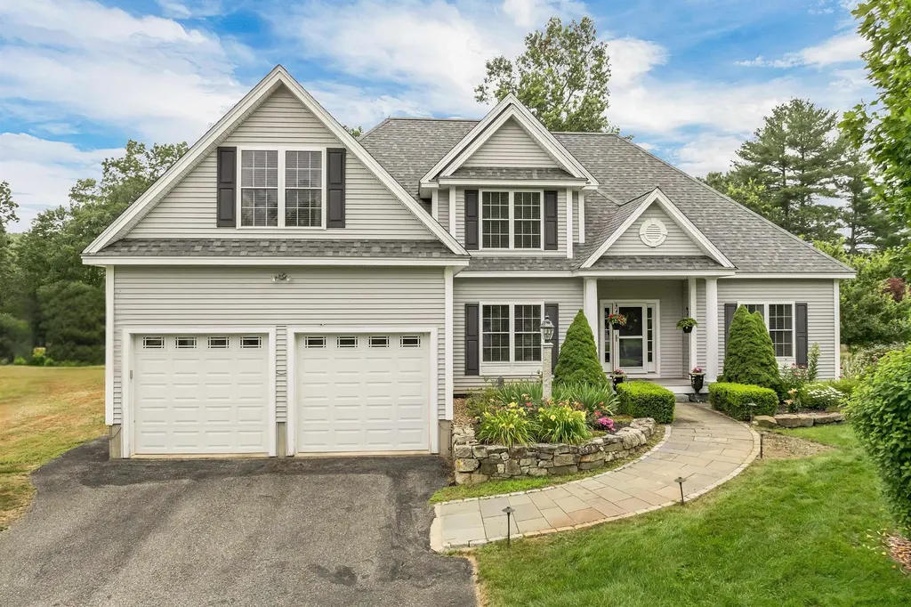 24 Goldfinch Drive Pelham NH 03076