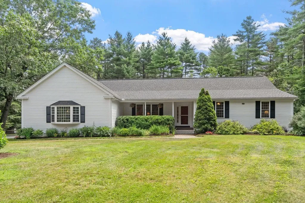 49 Brown Brook Circle Fremont NH 03044