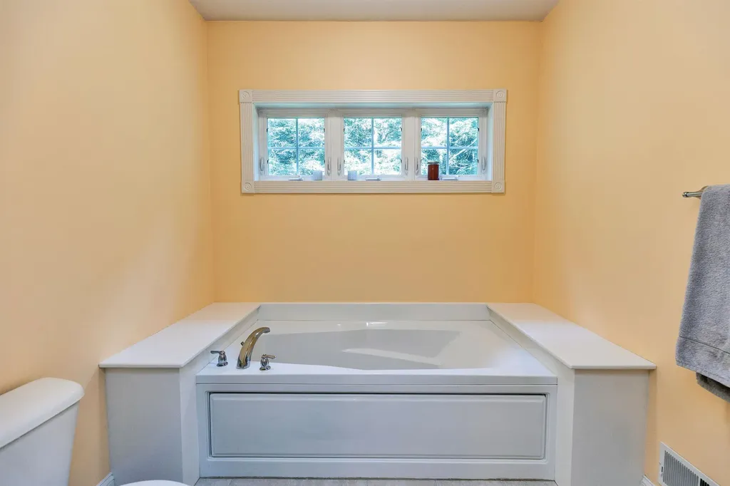 32 Robbe Farm Road Peterborough NH 03458