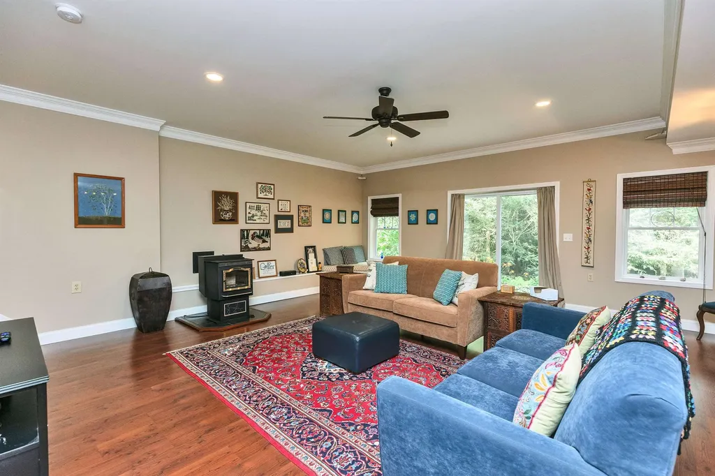 32 Robbe Farm Road Peterborough NH 03458