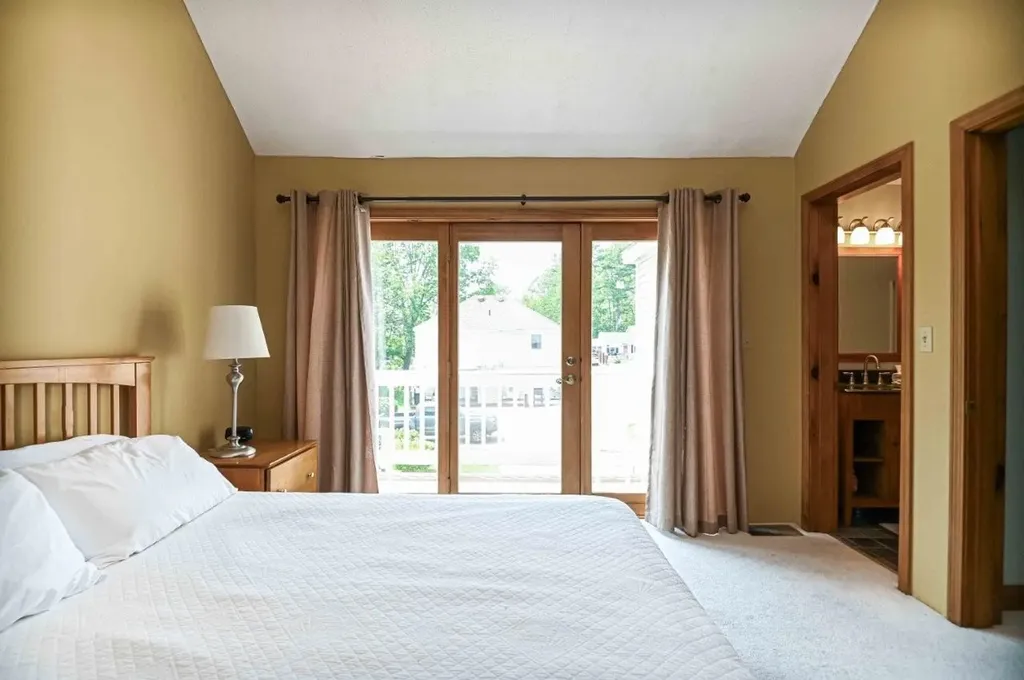 47 Beacon Street York ME 03909