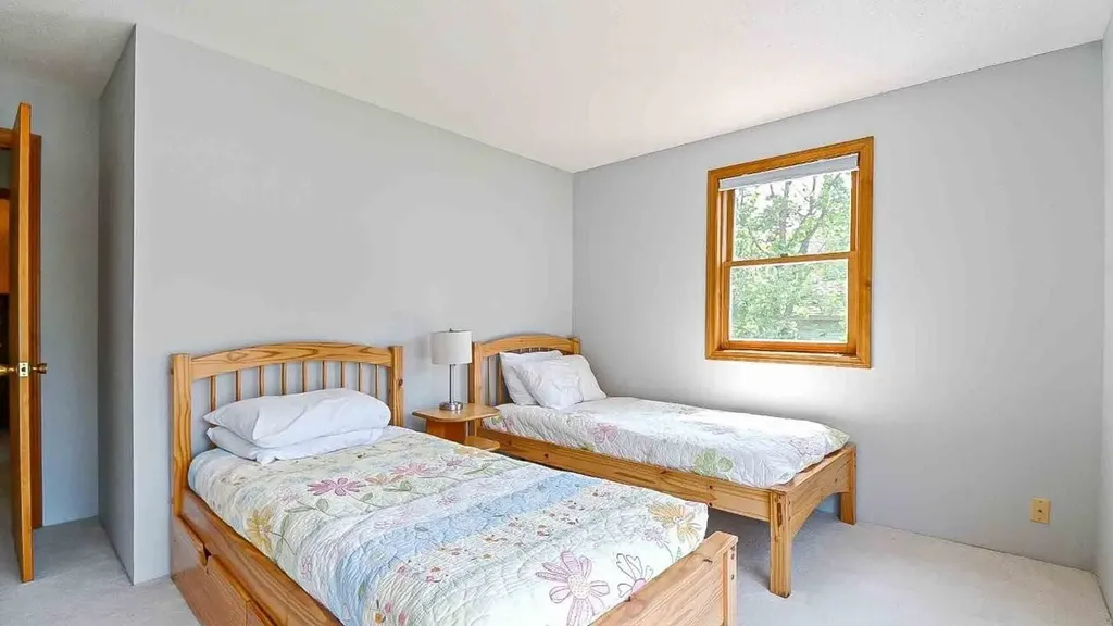 47 Beacon Street York ME 03909