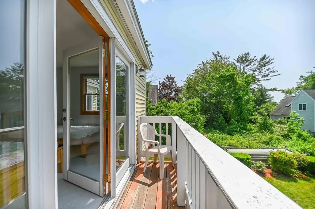 47 Beacon Street York ME 03909
