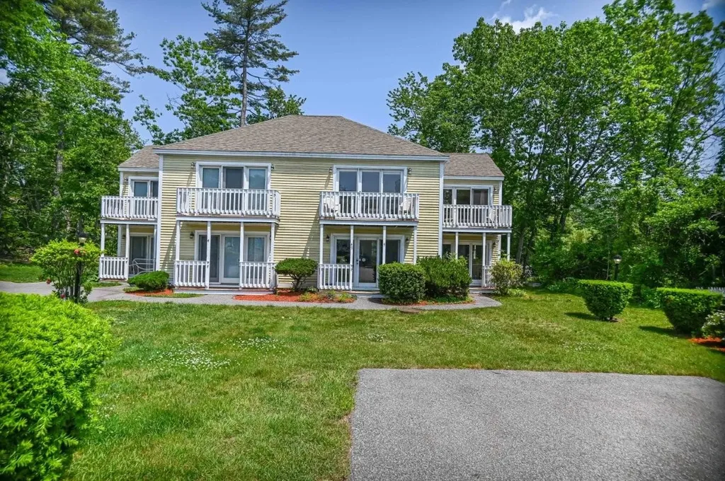 47 Beacon Street York ME 03909